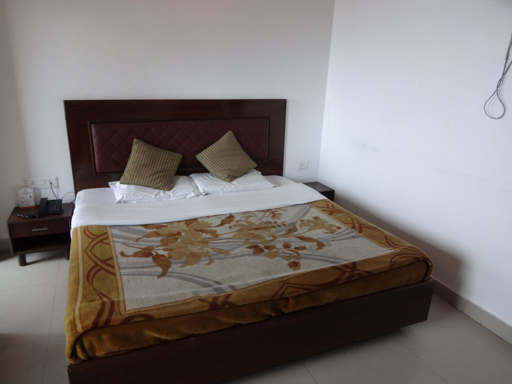 Hotel Ratan Dehradún Kültér fotó