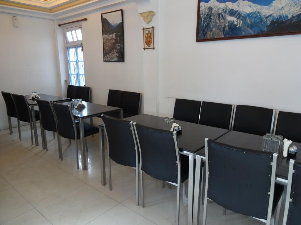 Hotel Ratan Dehradún Kültér fotó