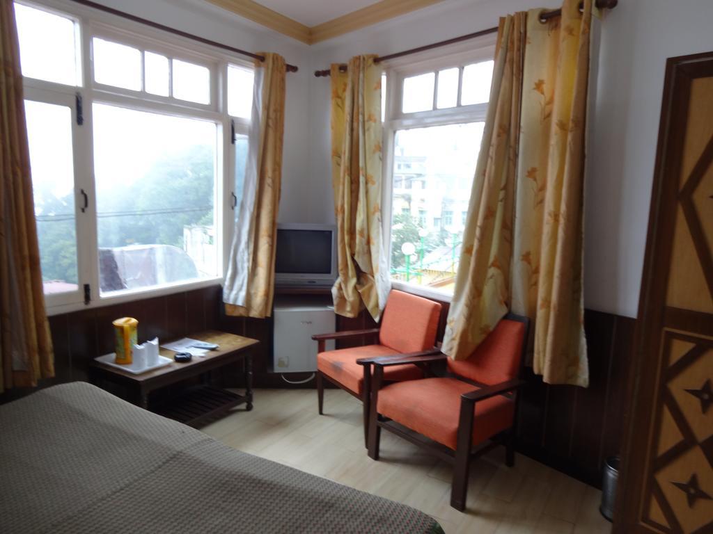 Hotel Ratan Dehradún Kültér fotó