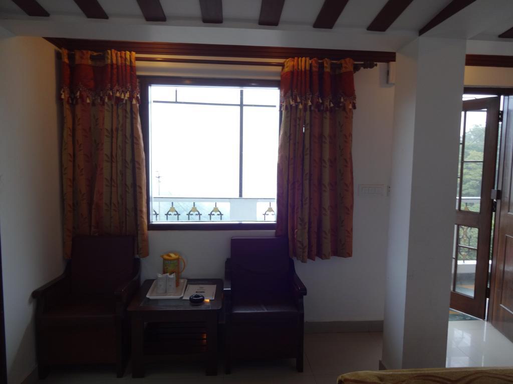 Hotel Ratan Dehradún Kültér fotó